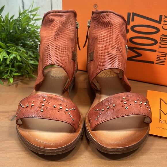 Miz Mooz Forge Leather Wide Width Sandals Size 40W - Picture 4 of 12